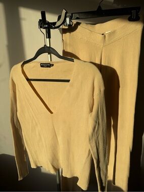 PrettyLittleThing Beige V-Neck Sweater Set